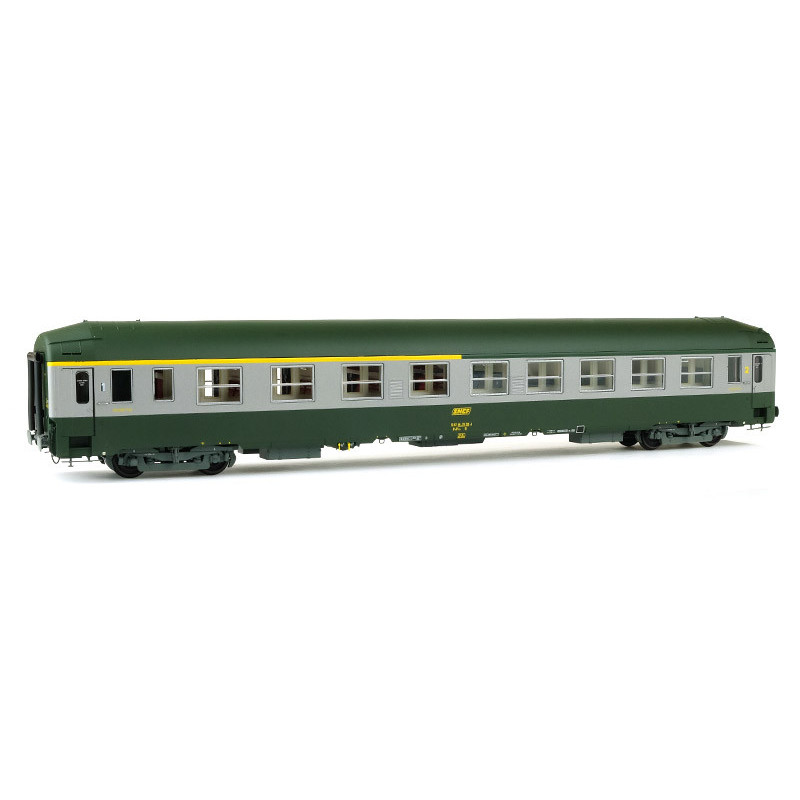 Voiture UIC couchettes logo encadré SNCF ép IV - HO - REE VB-223