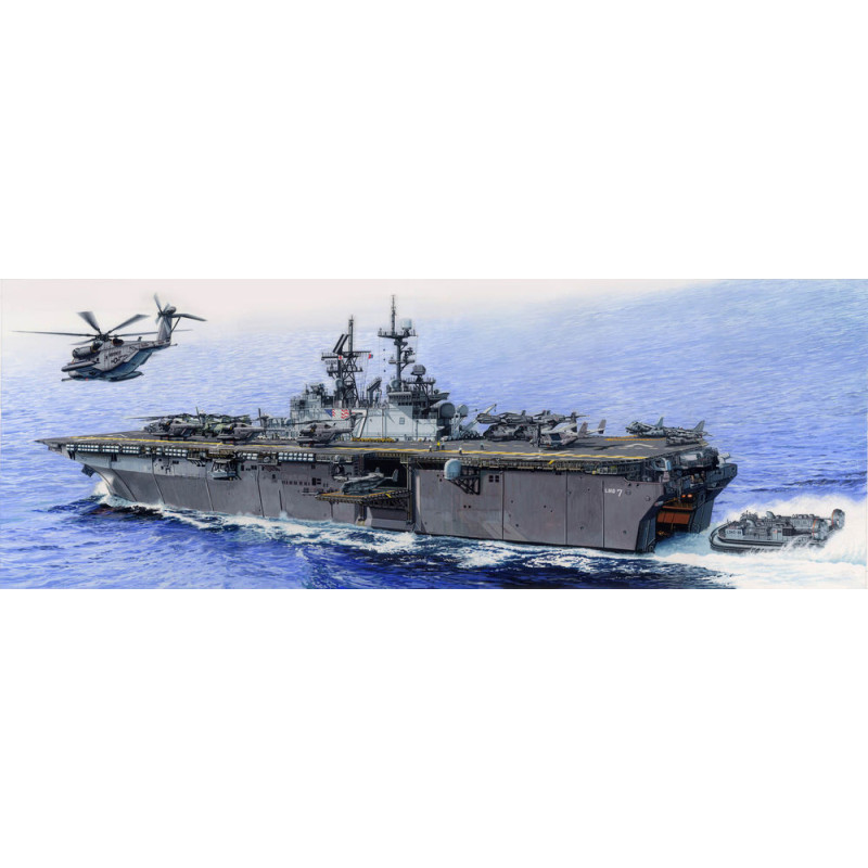 USS IWO JIMA LHD-7 - 1/350 - TRUMPETER 05615