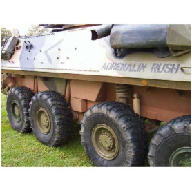 Pneus LAV II série 8X8 (325/85 R16 XML) - 1/35 - TRUMPETER 06608