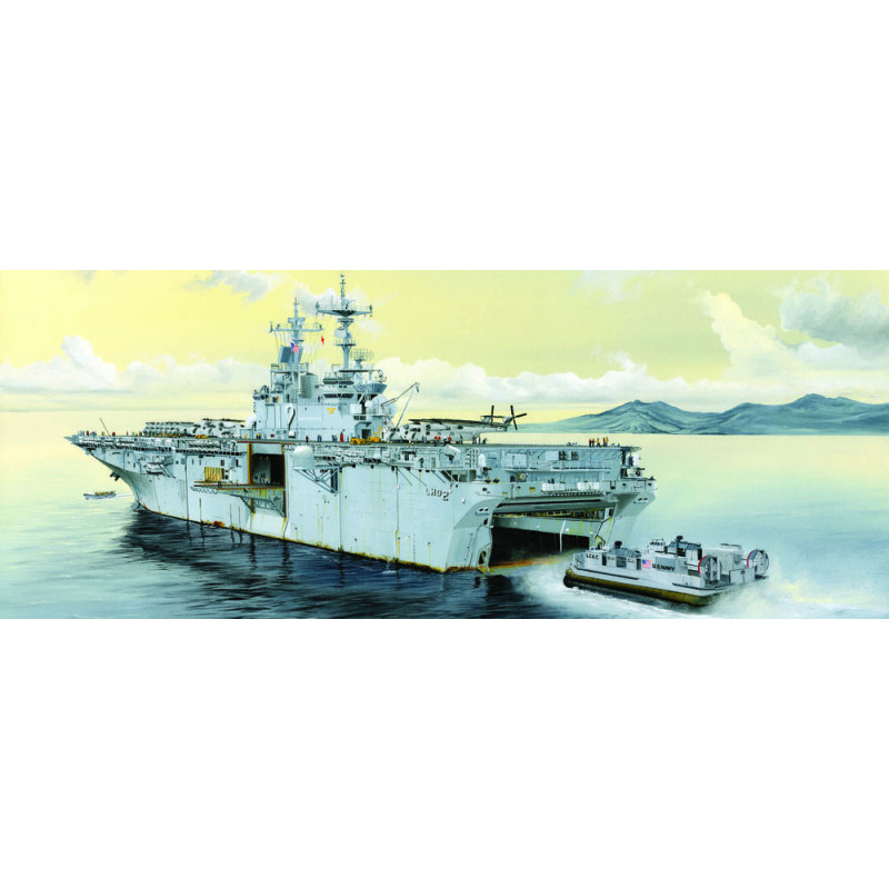 USS Essex LHD-2 - 1/700 - HOBBY BOSS 83403