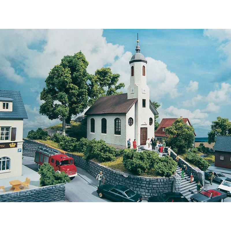 Petite église de village Saint-Lukas - HO 1/87 - Piko 61825