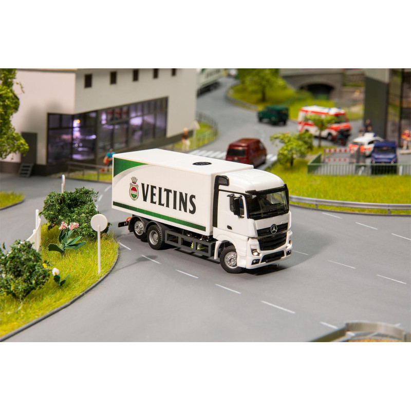 Camion MB Actros Streamspace, caisse fourgon Veltins - FALLER 161320