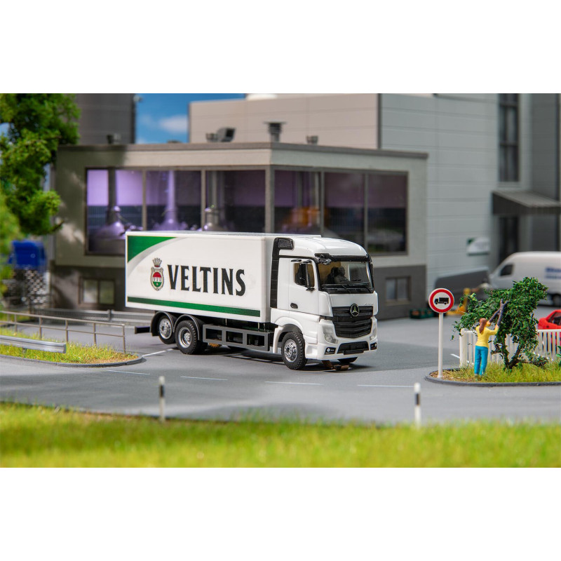 Camion MB Actros Streamspace fourgon brasserie Veltins (HERPA) - FALLER 161439