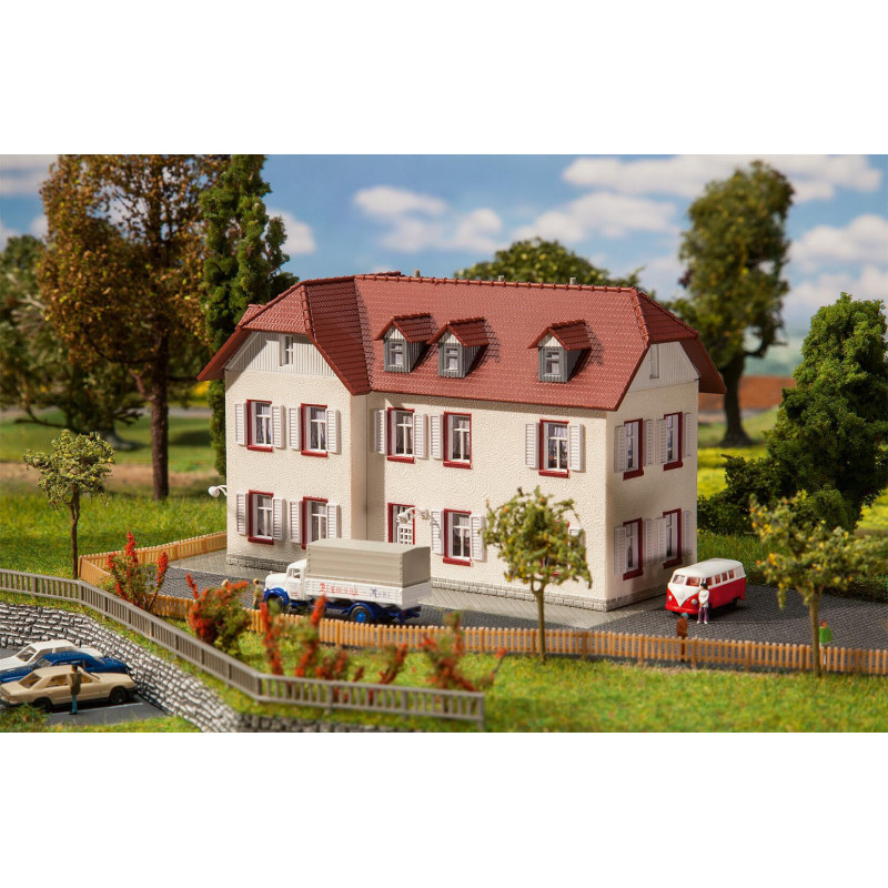 Maison d'angle à deux étages - N 1/160 - FALLER 232216