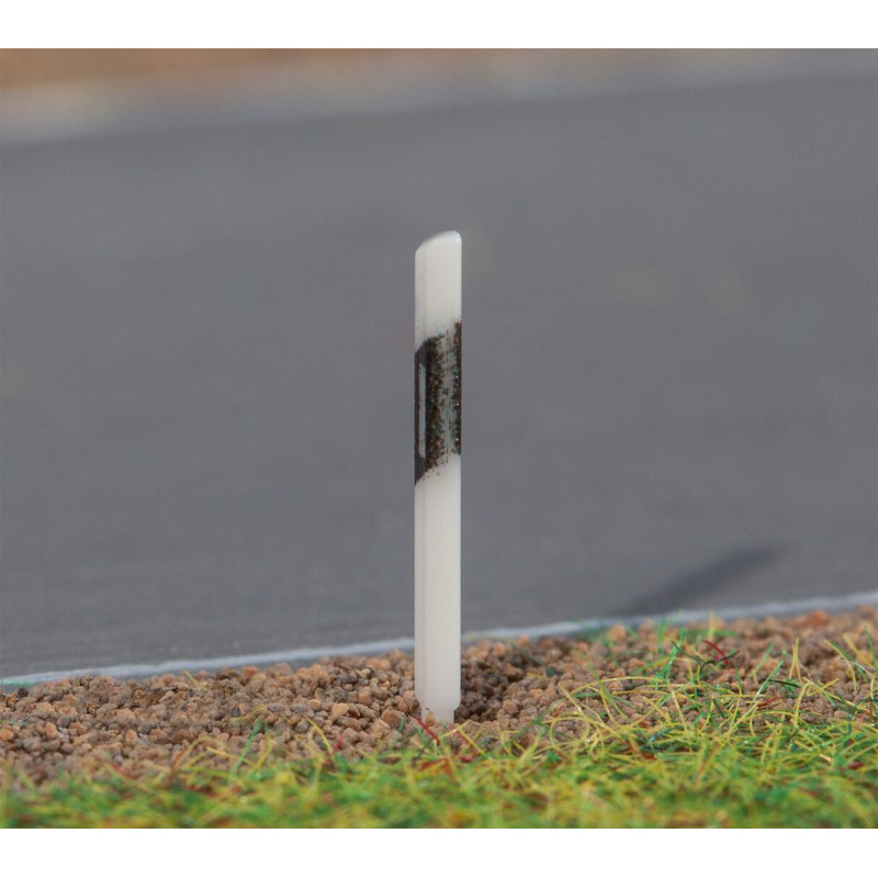 Balises bord de route (20 pièces) - N 1/160 - FALLER 272910