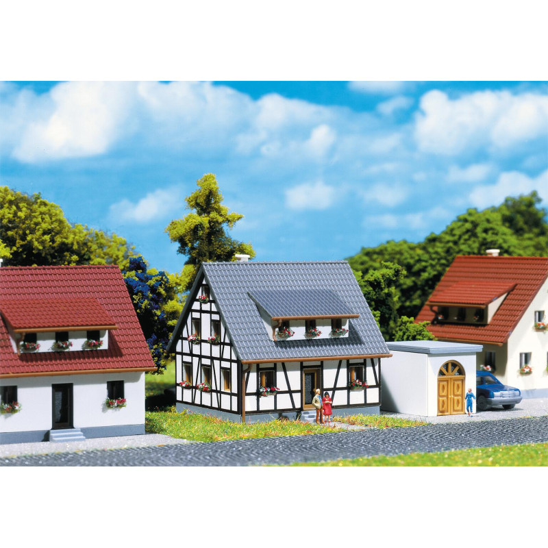 Maison à pans de bois avec garage - Z 1/220 - FALLER 282760