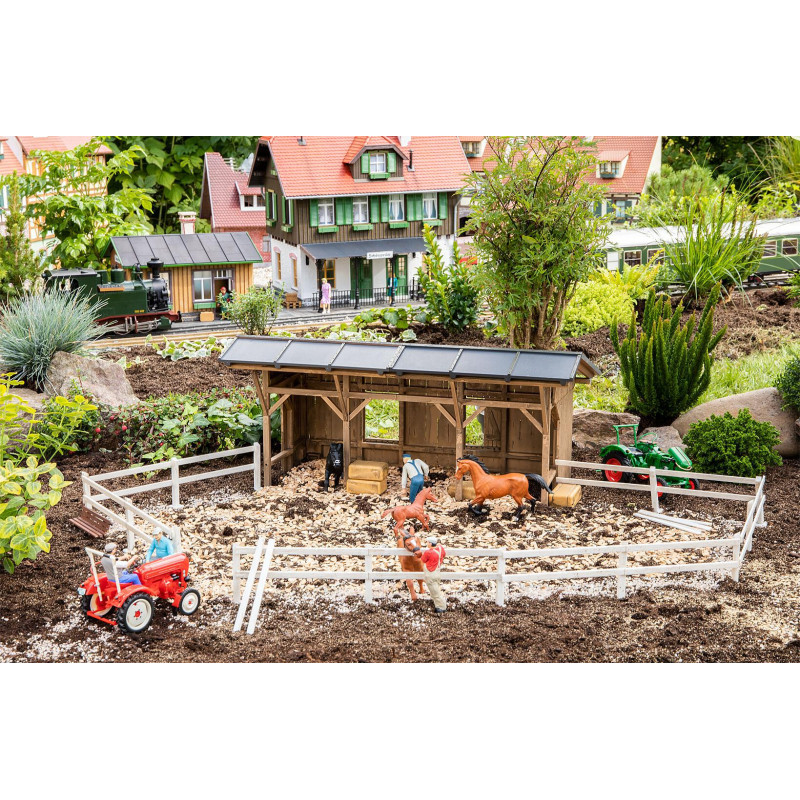 Abri pour chevaux avec clôture d'enclos - G 1/22,5 - FALLER 331146
