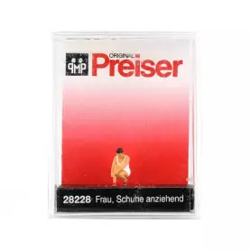 Femme qui met ses chaussures - HO 1/87 - PREISER 28228