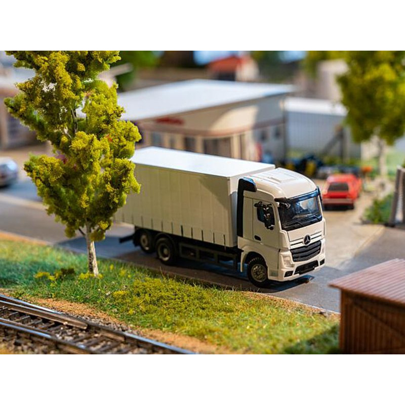Herpa modèle Camion Mercedes-Benz eActros 600 ProCabin Gigaspace Tracteur Routier 2 essieux, Rouge signalisation, Miniature à l’échelle 1
