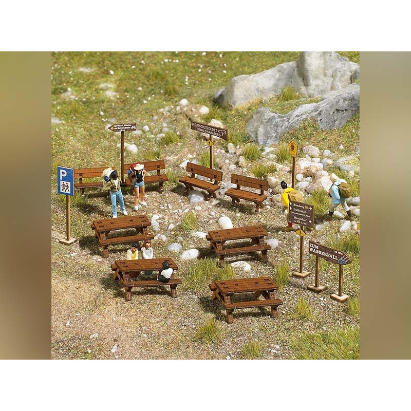 Bancs et table de pique-nique - HO 1/87 - BUSCH 1484