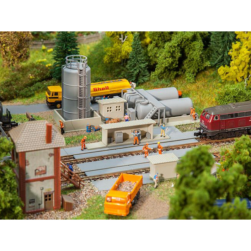 Dépôt avec station de remplissage de diesel - N 1/160 - FALLER 222212