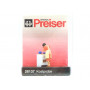 Femme préparant un repas - HO 1/87 - PREISER 28137
