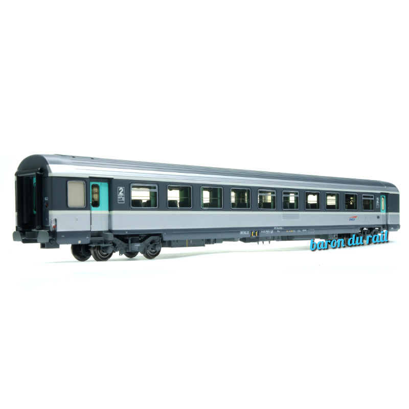 Voiture VTU B10rtu Corail+, Casquette, avec éclairage SNCF ép. V - HO 1/87 - LS Models 40605