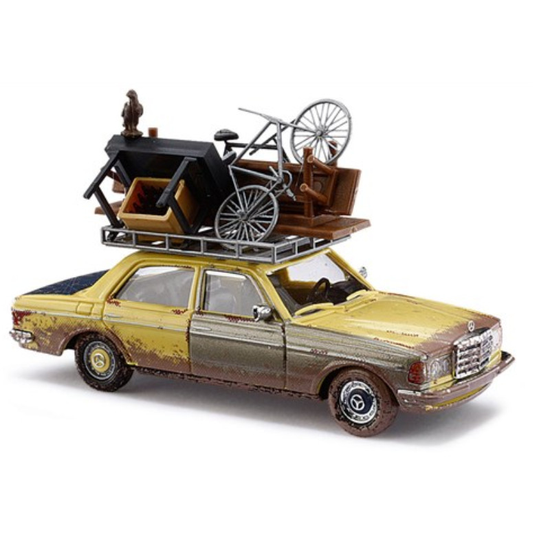 Mercedes-Benz W123 Limousine avec chargement de toit - HO 1/87 - BUSCH 46858