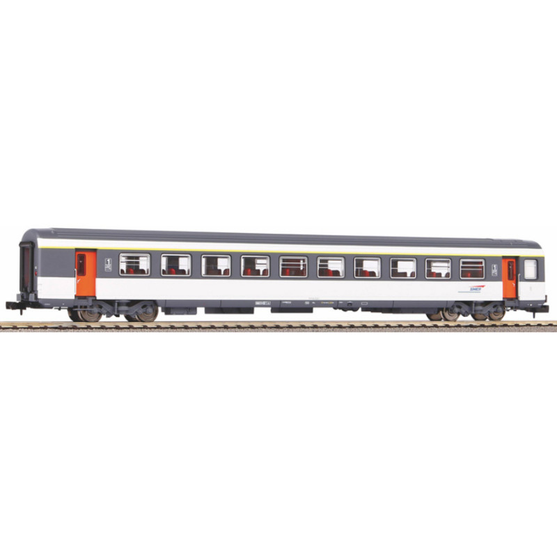 Voiture Corail A10tu 1ère CL. logo flèche SNCF ép. IV - N 1/160 - Piko 94084