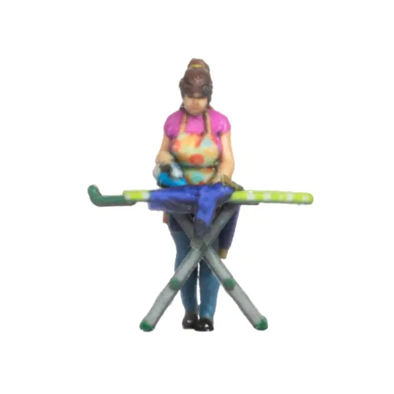 Personnage 3D : femme qui repasse - HO 1/87 - NOCH 10425